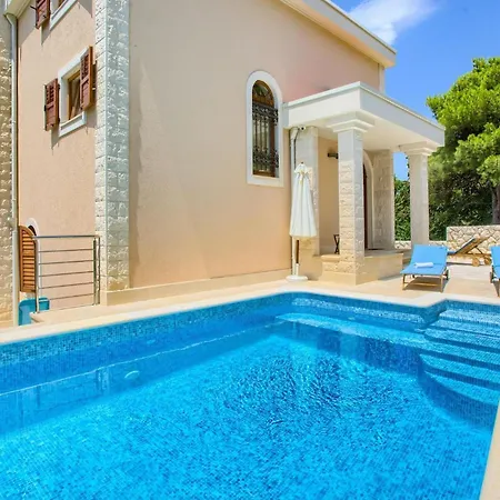 Mustra Дом отдыха Трогир