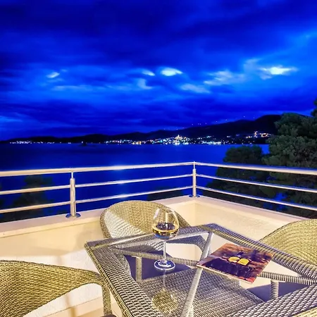 Mustra Τρογκίρ