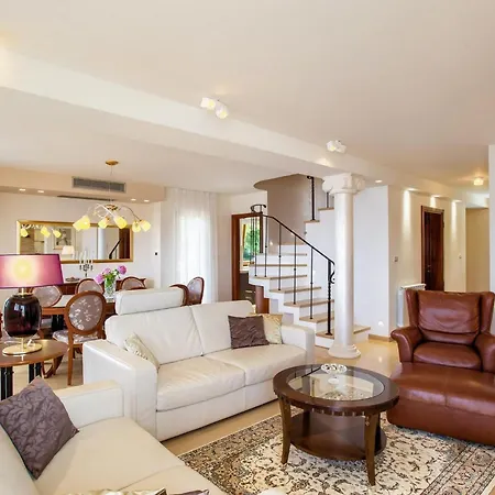 Mustra Τρογκίρ