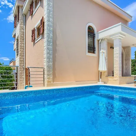 Mustra Holiday home