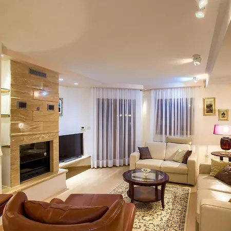 Mustra Nyaraló Trogir